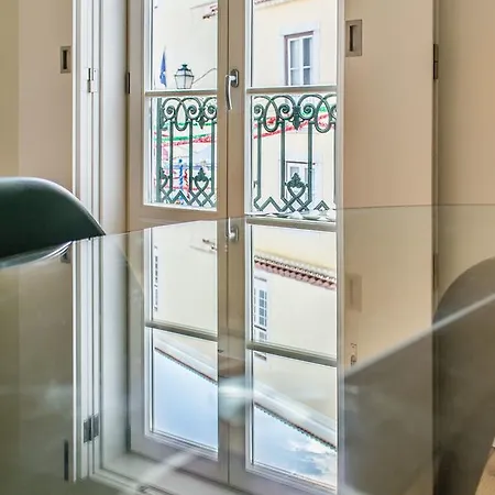 Design In Typical Alfama Apartment *