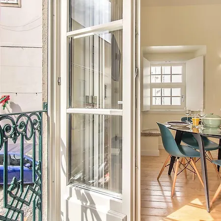 Design In Typical Alfama Apartment